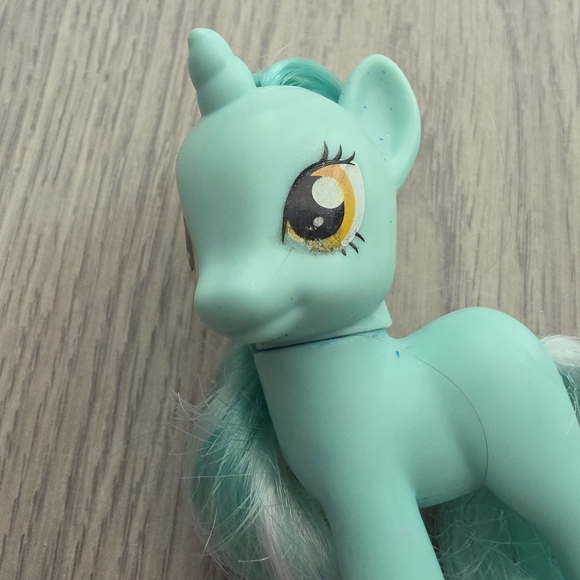 Lyra Heartstrings Brushable - Picture 5 of 7